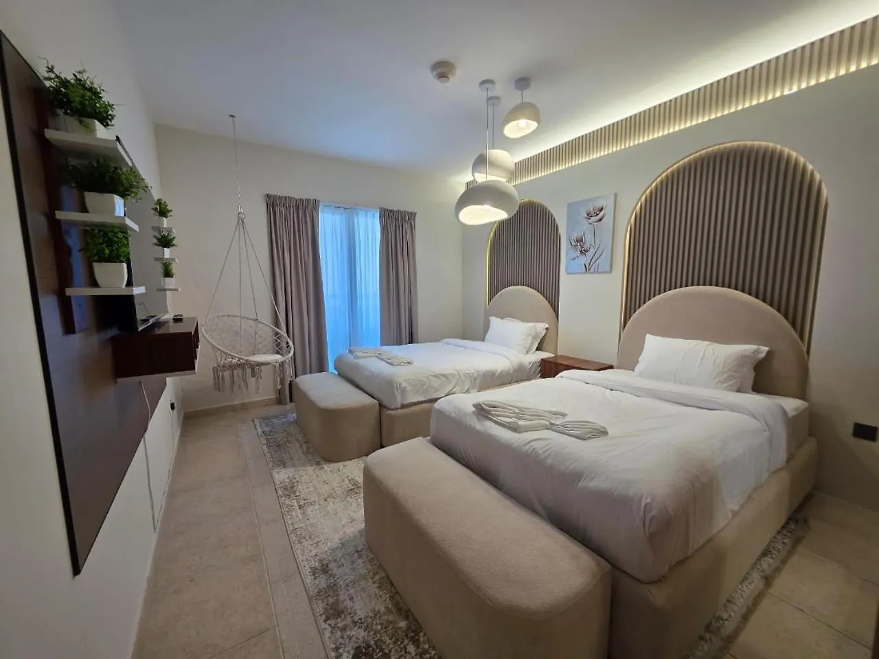 Apartment 49- Panoramic Dubai Views From This Luxe 2Br Princess Tower Apartment- Free Parking - Walk To Tram