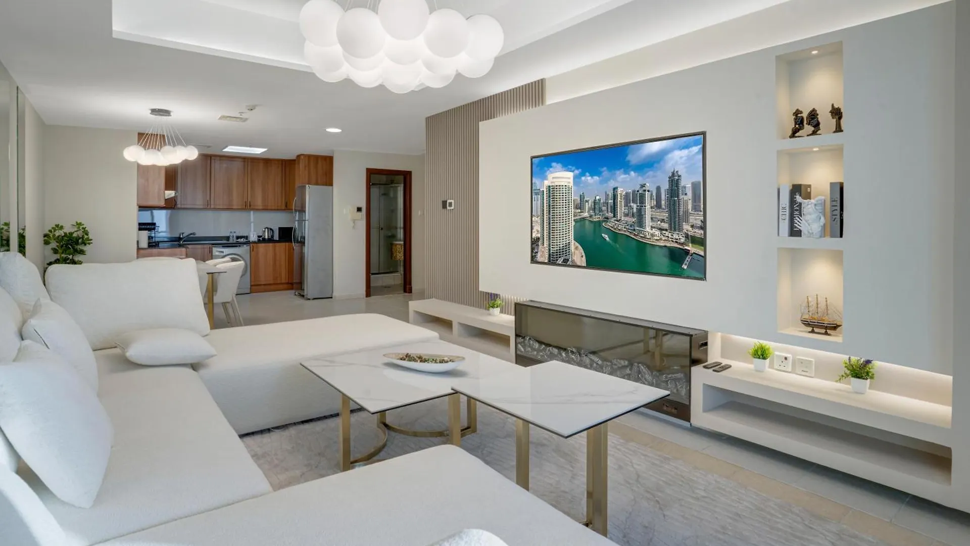 49- Panoramic Dubai Views From This Luxe 2Br Princess Tower Apartment- Free Parking - Walk To Tram