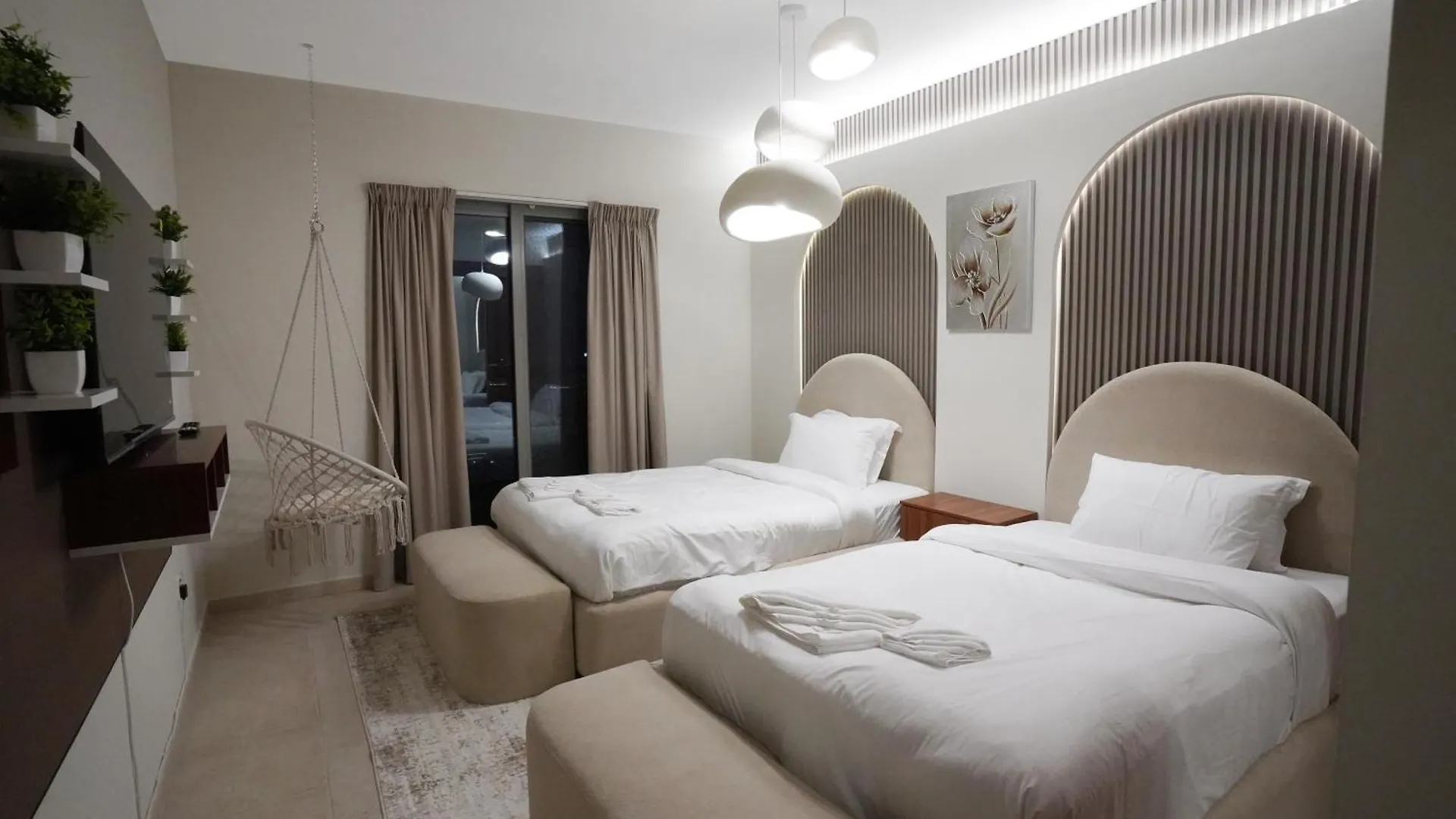 49- Panoramic Dubai Views From This Luxe 2Br Princess Tower Apartment- Free Parking - Walk To Tram