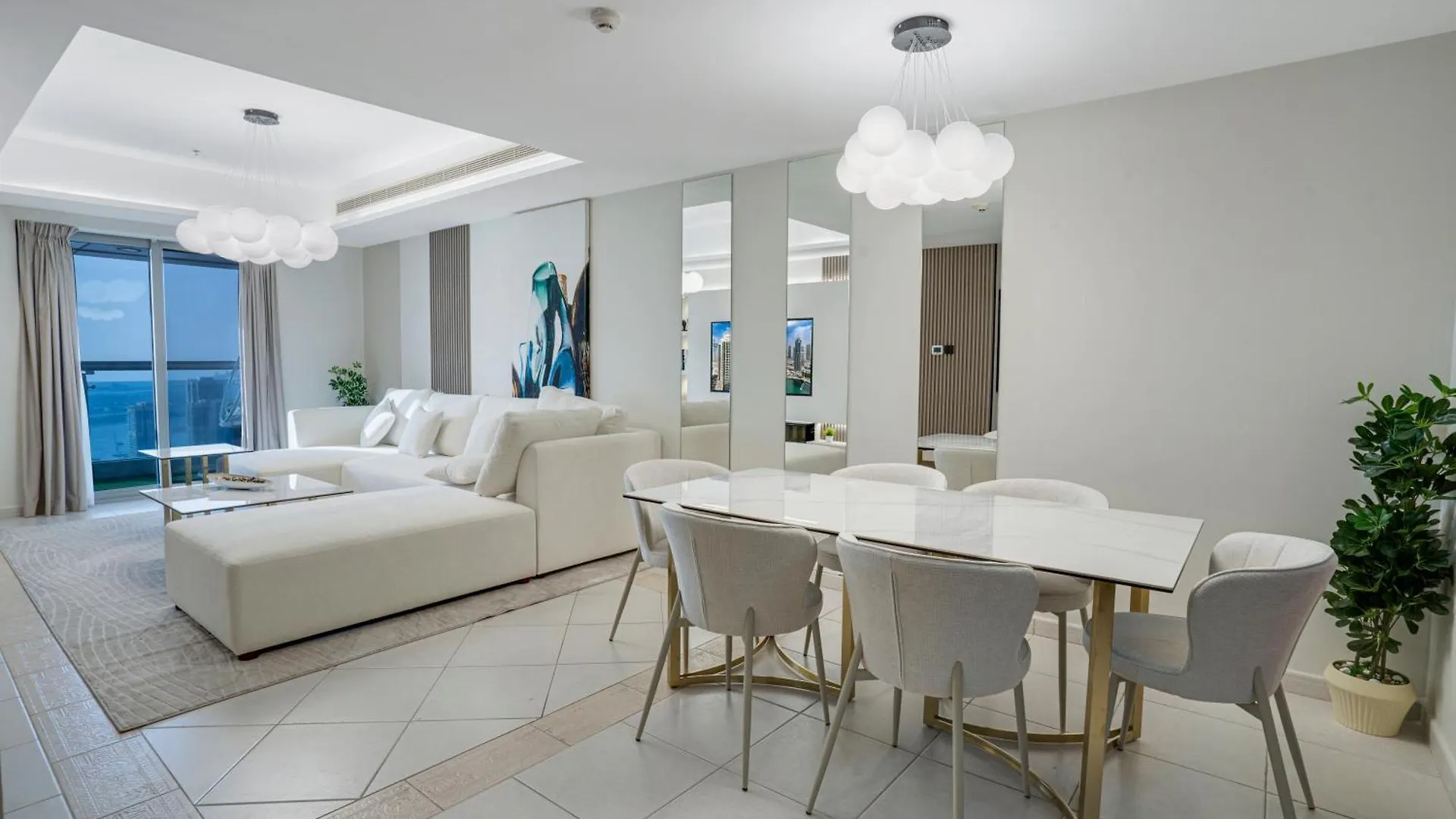 Apartment 49- Panoramic Dubai Views From This Luxe 2Br Princess Tower Apartment- Free Parking - Walk To Tram