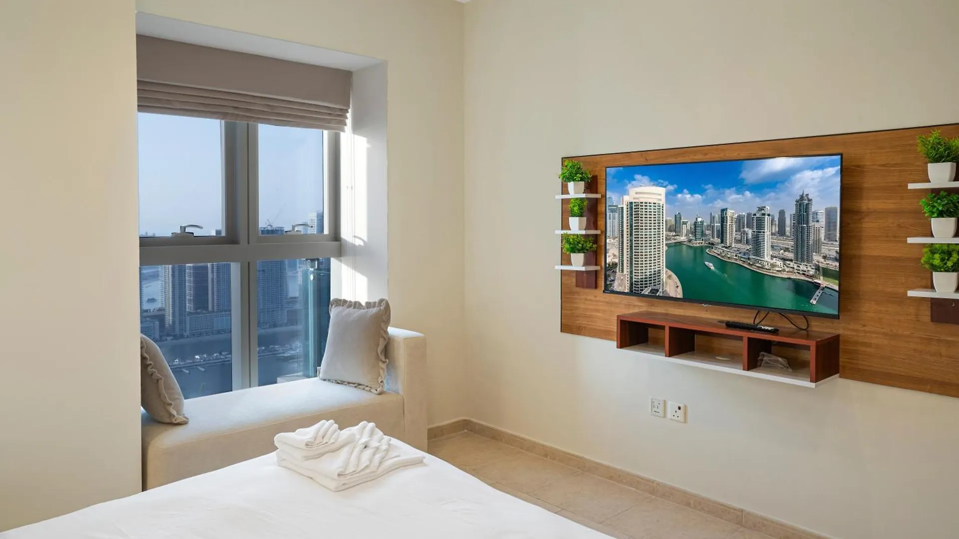 49- Panoramic Dubai Views From This Luxe 2Br Princess Tower Apartment- Free Parking - Walk To Tram 0*,