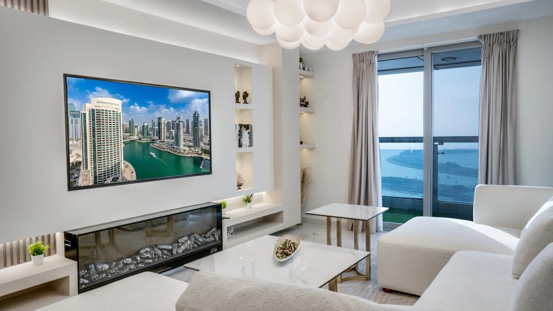 49- Panoramic Dubai Views From This Luxe 2Br Princess Tower Apartment- Free Parking - Walk To Tram