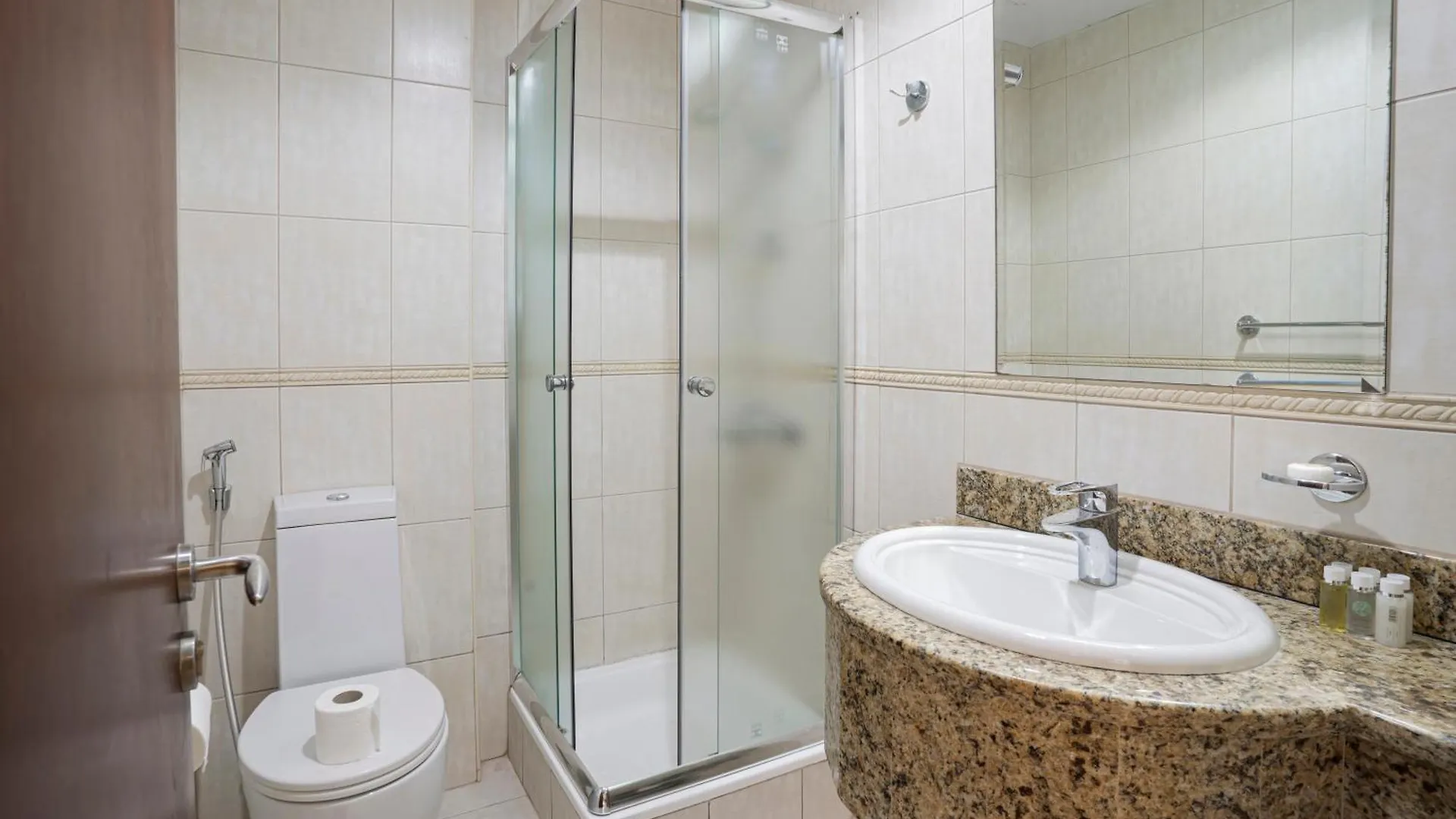 Apartment 49- Panoramic Dubai Views From This Luxe 2Br Princess Tower Apartment- Free Parking - Walk To Tram