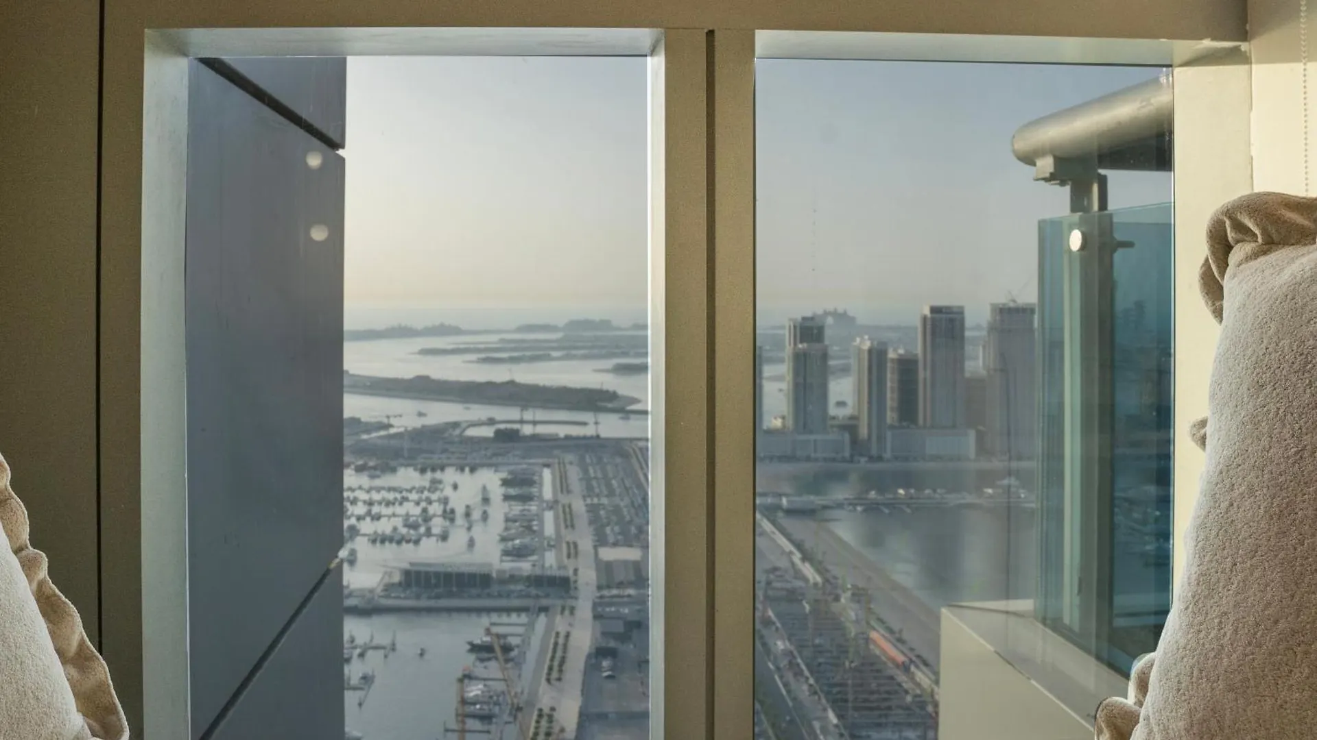 49- Panoramic Dubai Views From This Luxe 2Br Princess Tower Apartment- Free Parking - Walk To Tram 0*,  United Arab Emirates
