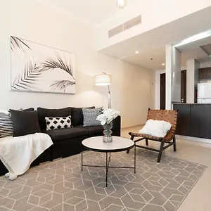 Guestready - Monochromatic Adventure Apartment
